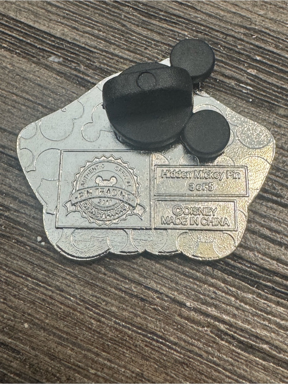 5/$25 Disney Dumbo Big Feet Pin - Picture 2 of 2